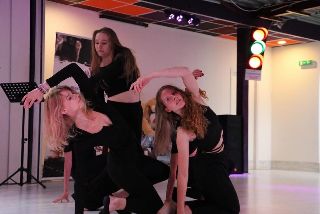 modern dansers bij InnerAll Almelo